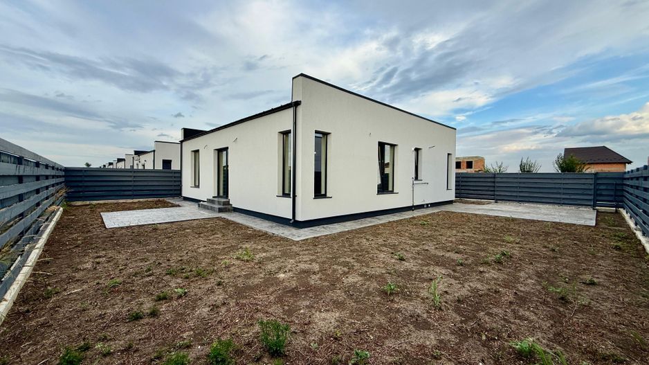 Eleganță, confort și liniște – Casă nouă în Balotești - Poză 12
