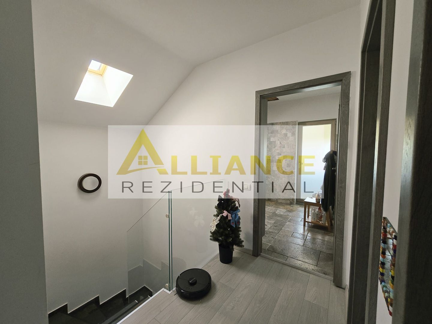 Vila individuala P+M~ 5 camere 2 bai ~ 700mp teren - Poză 4