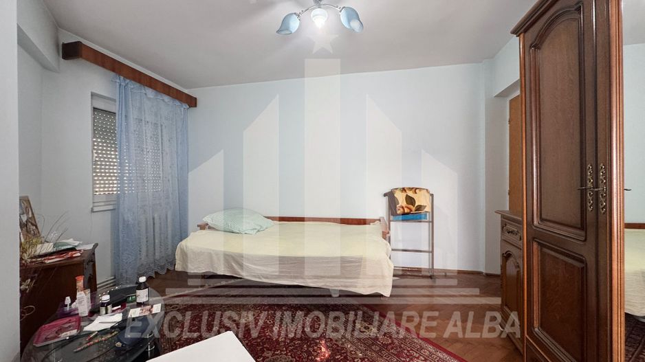 Apartament cu 3 camere decomandate, etaj 2, Centru - Poză 9