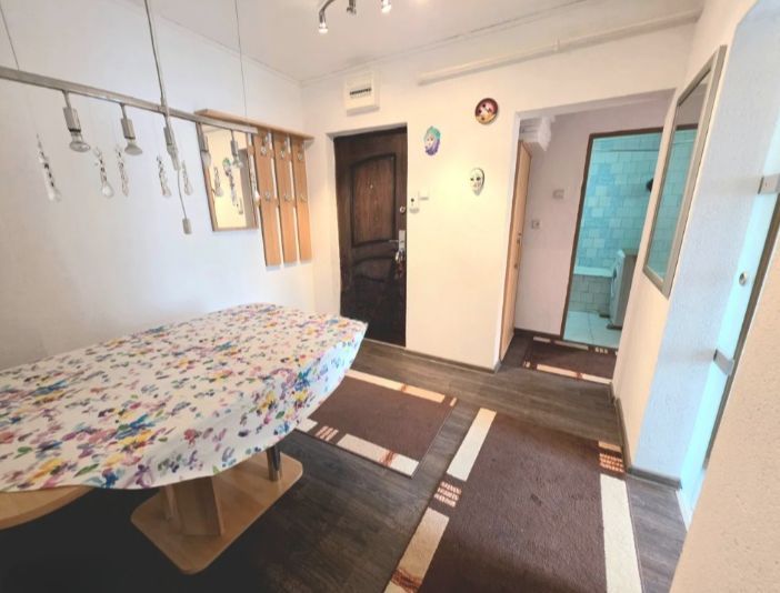 Apartament 2 camere decomandat et.2 Cetate zona Mercur - Poză 4