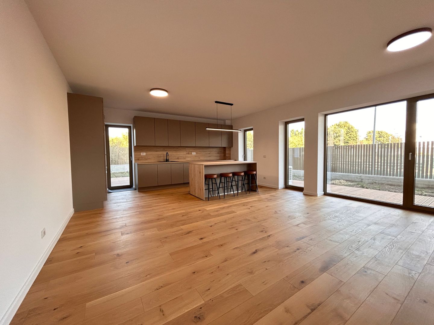 APARTAMENT 2 CAMERE | GREEN LAKE | LOC DE PARCARE | GRADINA 168MP - Poză 1