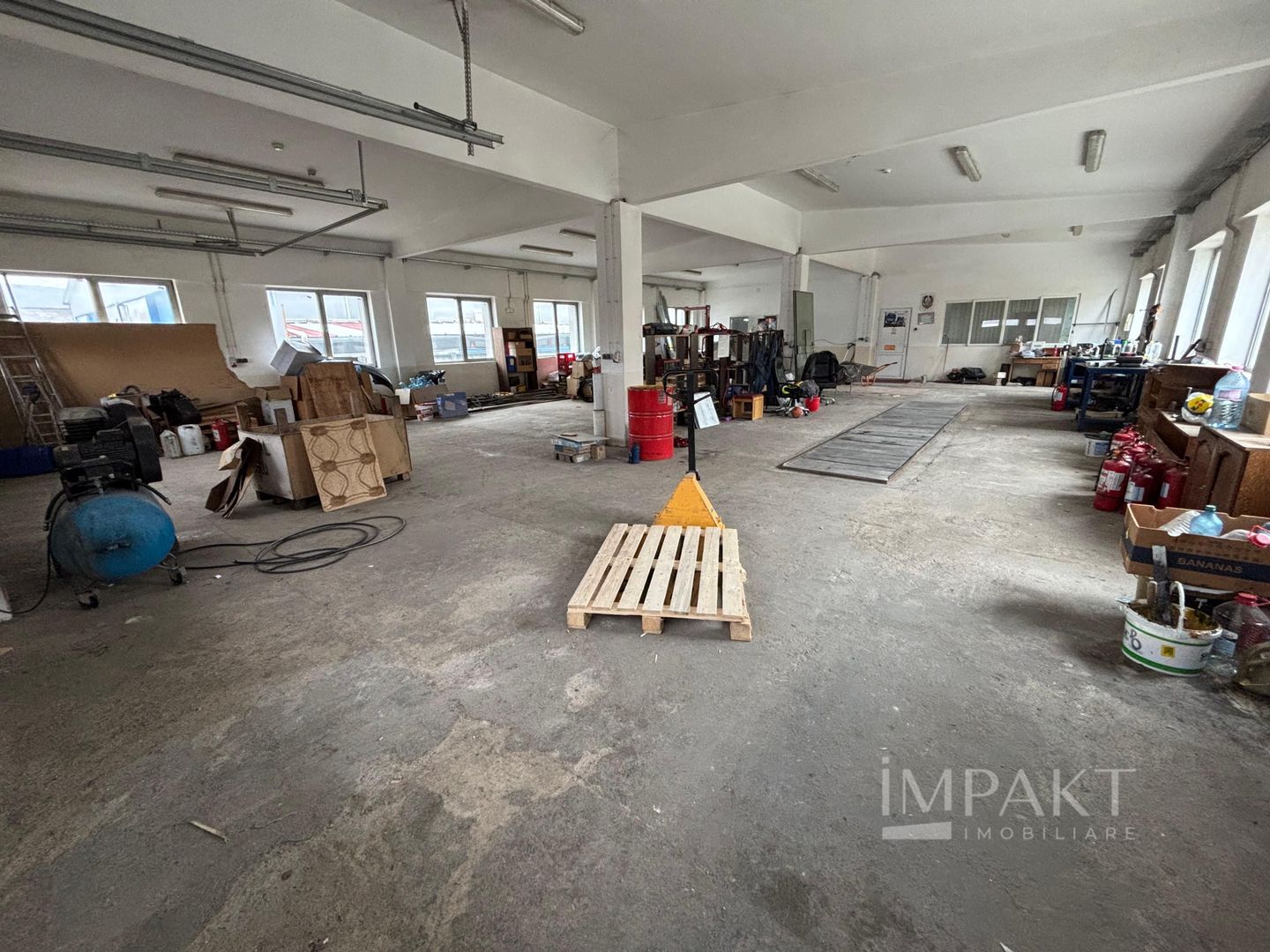 De închiriat service auto cu zona de birouri/sala asteptare - Poză 15