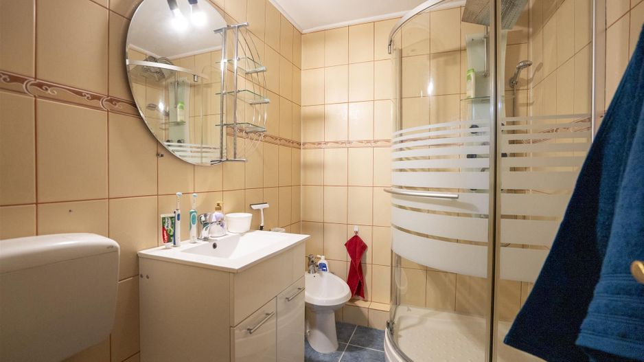 Apartament renovat 3 camere 2 bai parter inalt - Poză 6