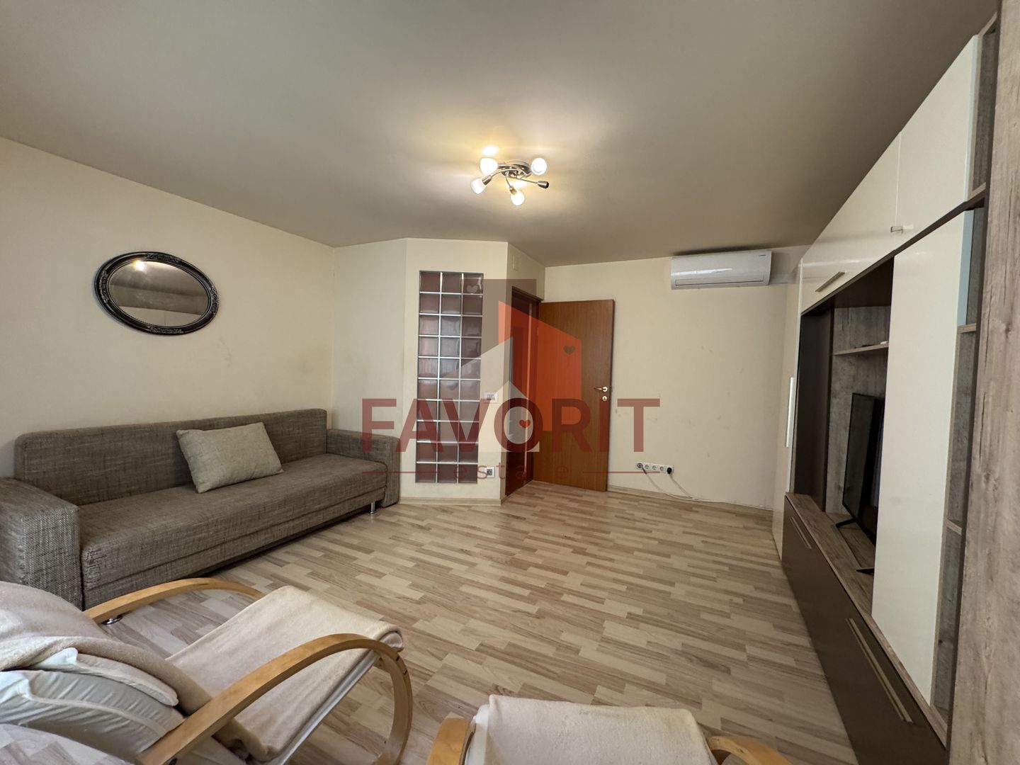 Disponibil imediat. Etaj 1. Centrala proprie. Vedere pe 2 parti. - Poză 2