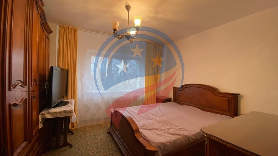 APARTAMENT 3 CAMERE CHIRIE 1 MAI CIUPERCA - Poză 2