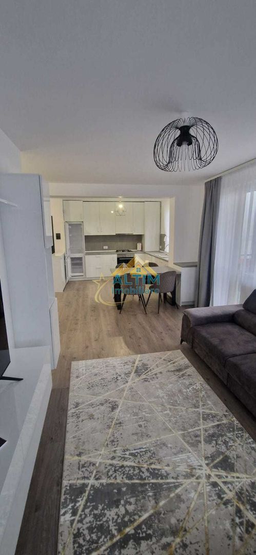 Apartament spațios de închiriat, 3 camere, cartier Tractorul - Poză 1