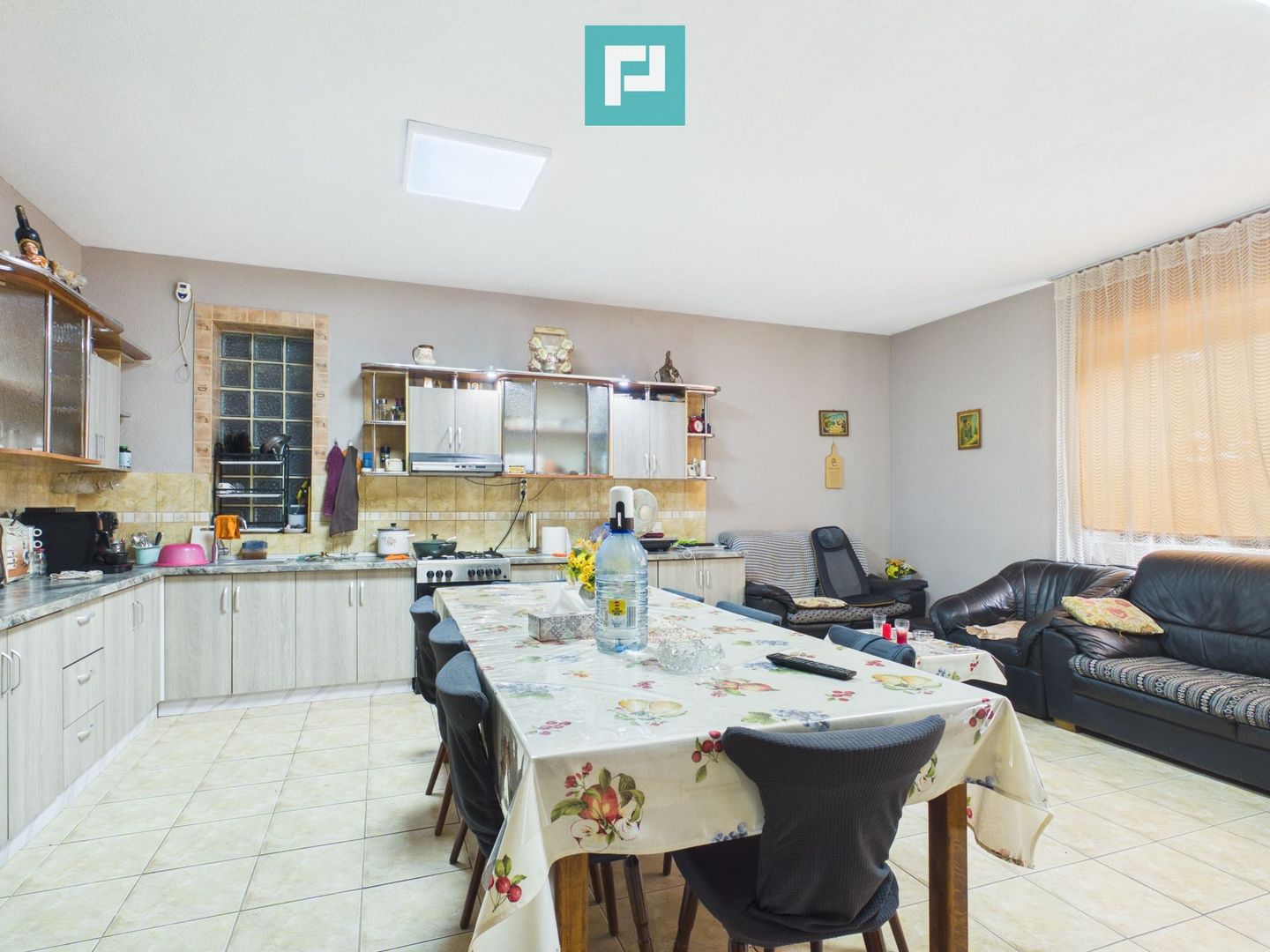 Casă cu 4 camere și teren de 1.910 mp în Macea - Poză 8