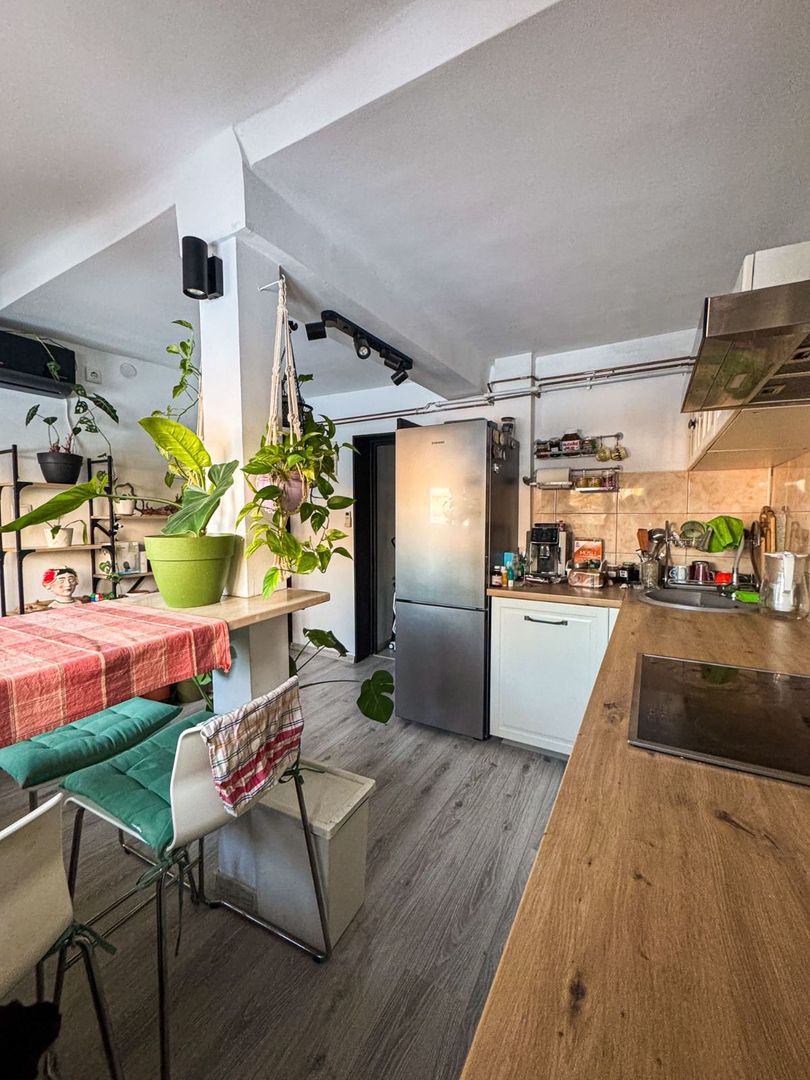 Apartament 2 camere - Domenii, etaj 2/2, centrala noua, curte, boxă, pod. - Poză 8