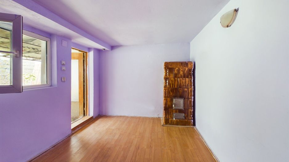 Casă cu 3 camere în Bujac - Poză 11