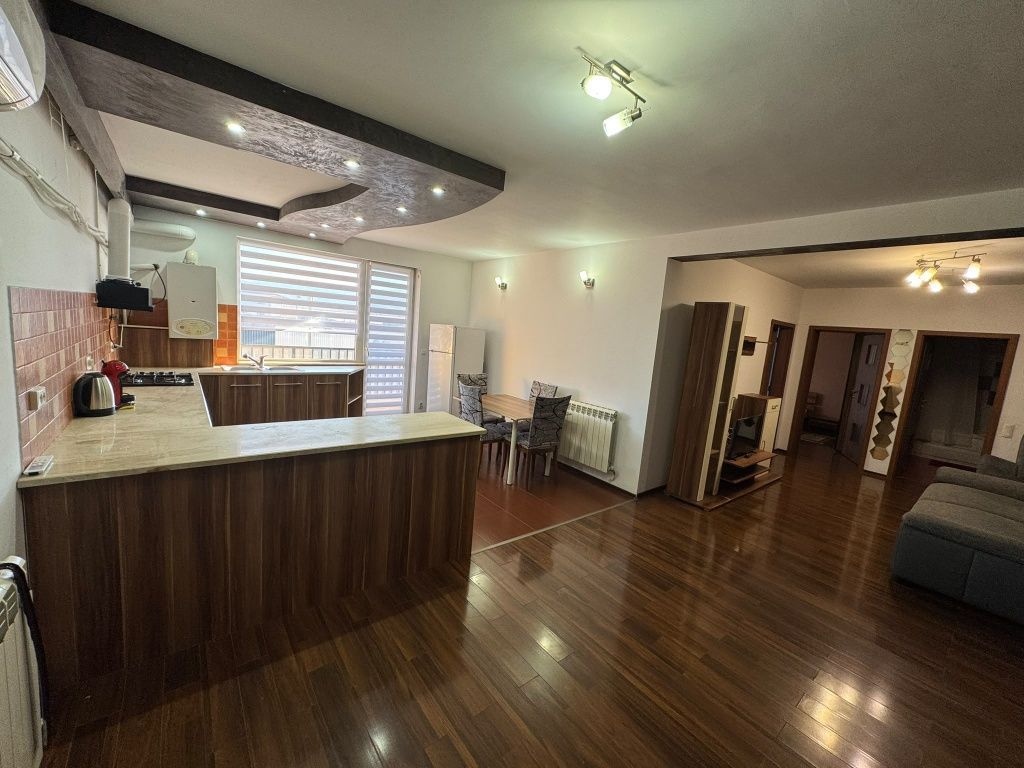 Apartament spațios și luminos, 3 camere - Poză 2
