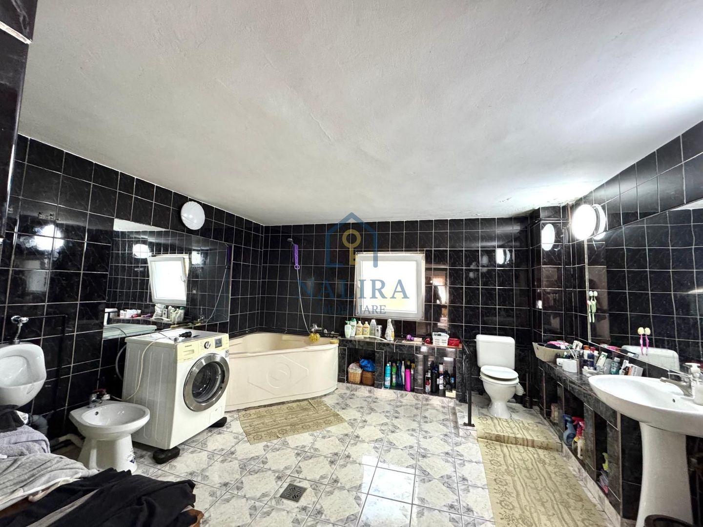 Casa spatioasa cu zona amenajata pentru ferma Cicarlau - Poză 9