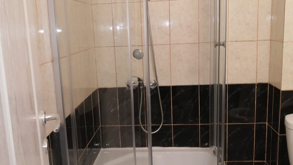 Etaj de inchiriat/ camere+ bai/bucatarie/spalatorie - Poză 10