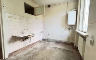 Apartament 2 camere etaj 1 cu boxa zona centrala - Poză 6