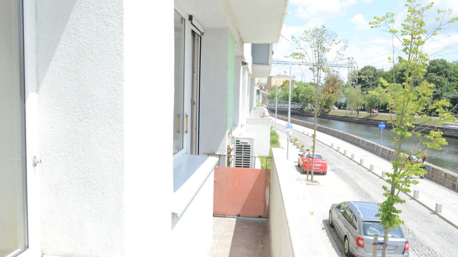 De inchiriat  apartament ultracentral cu garaj - Poză 14