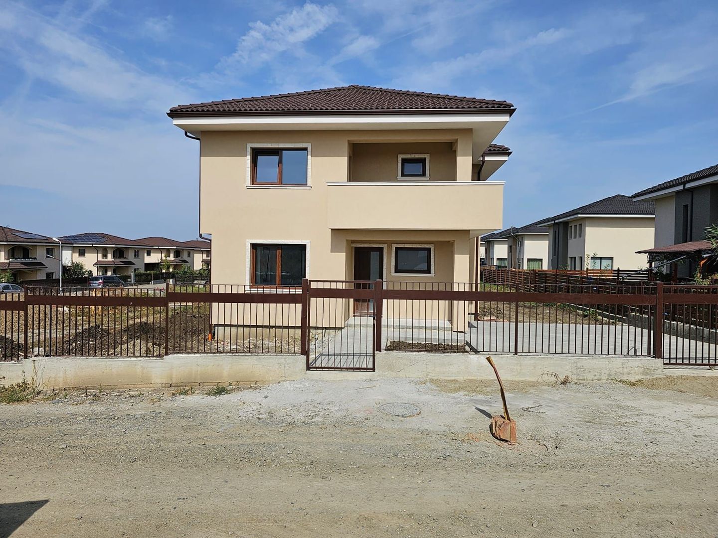 Comision 0% | Casa de vanzare in Dezmir | 149 utili | 2 parcari - Poză 1