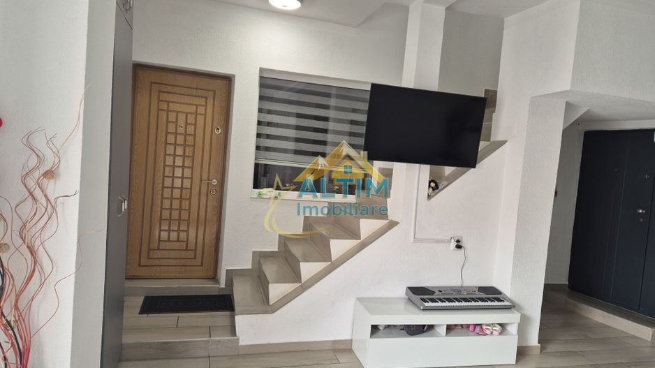 Casă cu 5 camere în Răcădău, Brașov - Poză 7