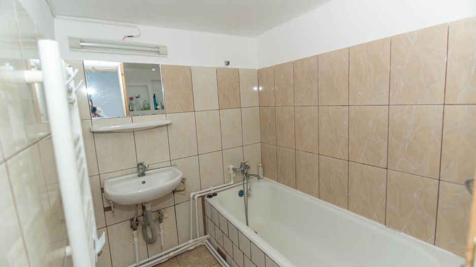 Casa cu 3 camere renovata - Poză 14