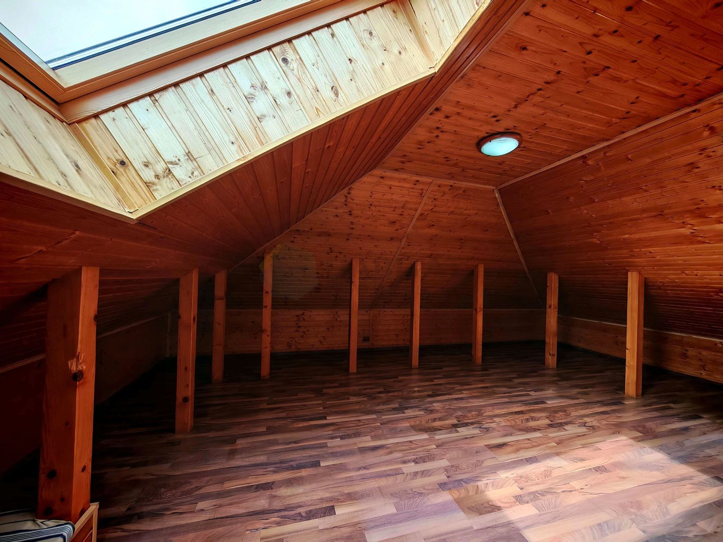 Vilă Individuală cu o curte generoasa zona Aparatorii Patriei - Poză 24