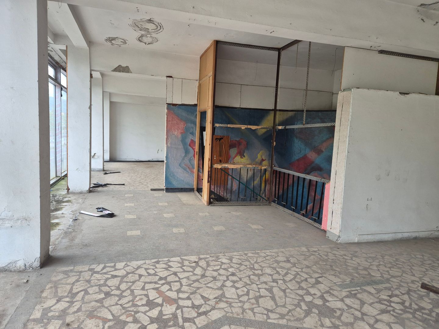 Închiriez spațiu comercial - Poză 4