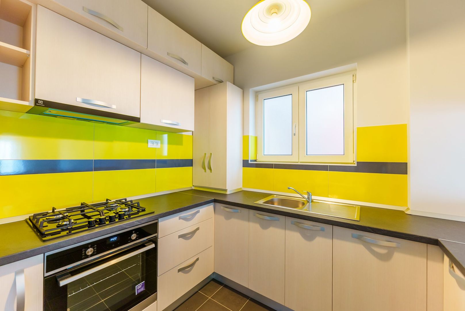 De închiriat apartament 2 cam deluxe în Subcetate - Poză 9