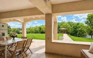 SNAGOV VILA | 36m DESCHIDERE LA LAC | PONTON 250mp | JACUZZI | SPA | BOWLING - Poză 21