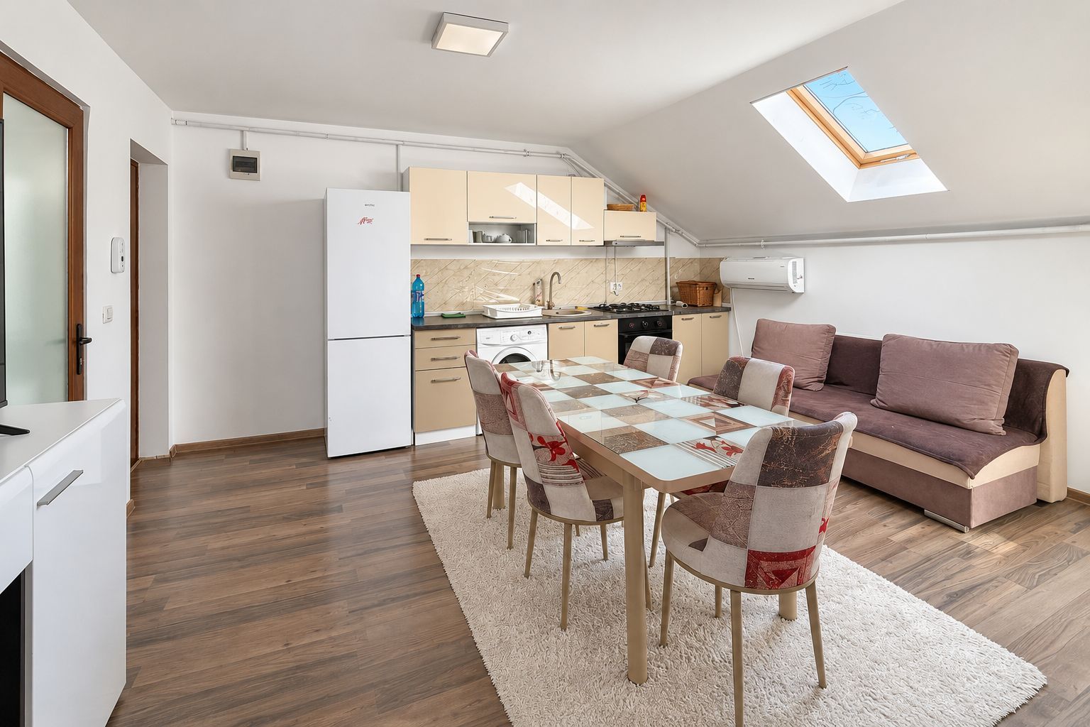 Apartament 2 dormitoare, zona Vlaicu, complet mobilat și utilat - Poză 1
