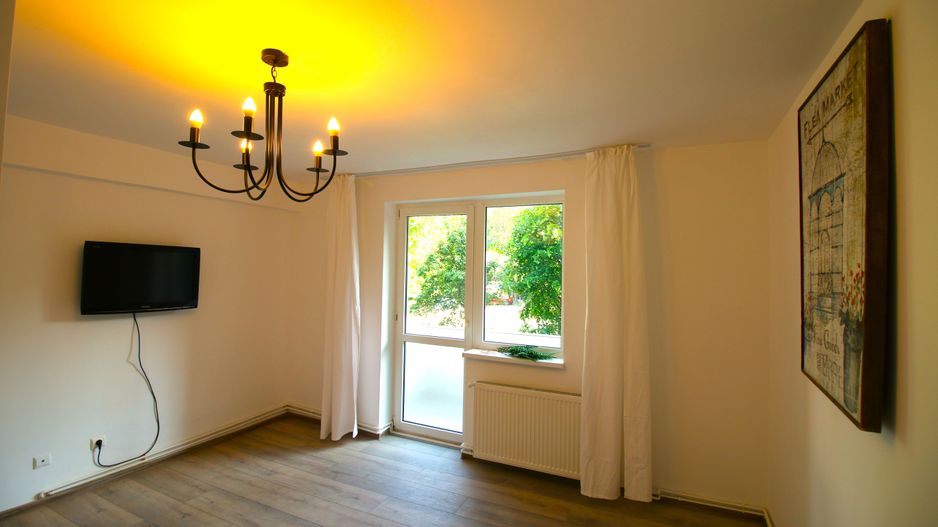 Centru Civic, 2 camere decomandate, etaj 1 - Poză 3