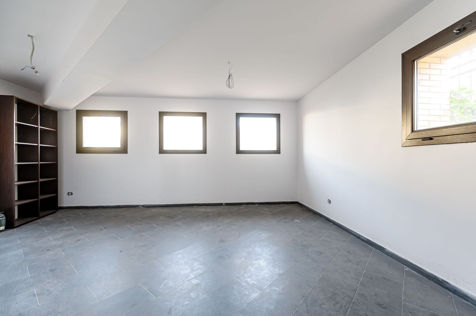 Clădire comercială în zona Grădiște. - Poză 30