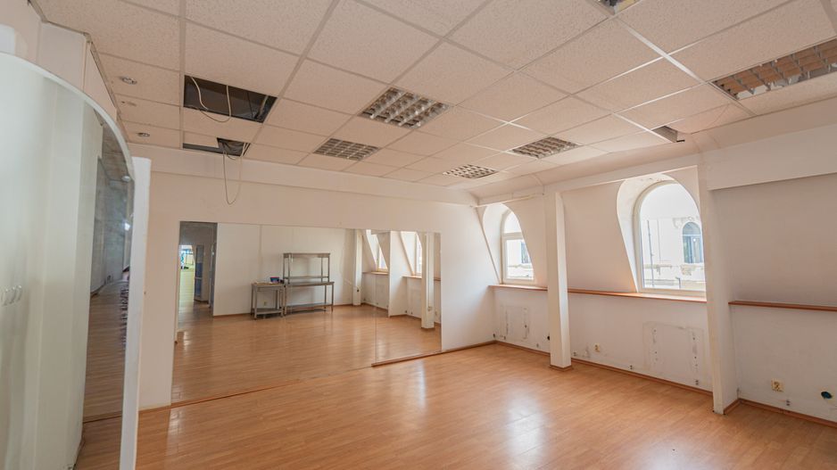 Spatiu comercial de inchiriat, 9 camere, 3 bai, Universitate, 120mp - Poză 2