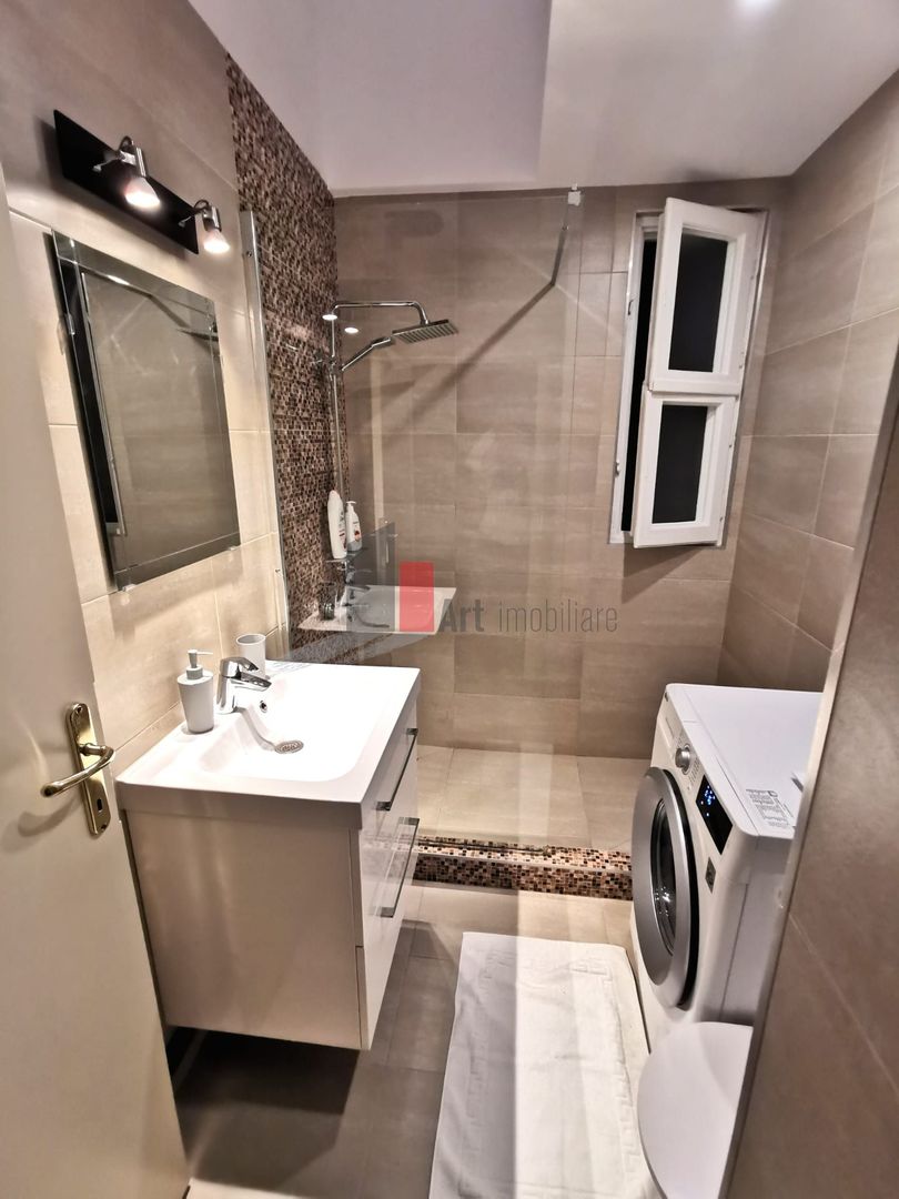 Garsoniera "VALENTA",  vedere "SPLENDIDA"  Piata Universitatii - Poză 16