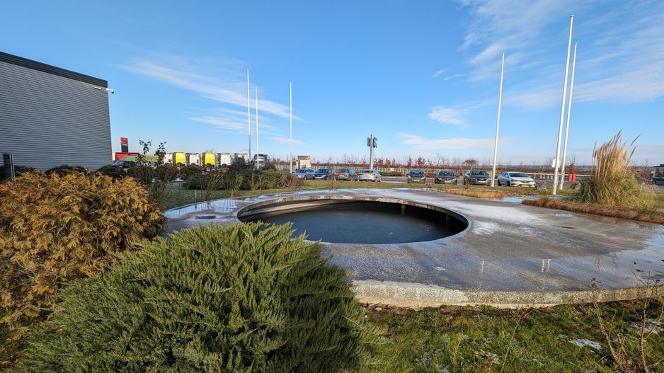 Hala cu teren generos langa acces A1 - Poză 24