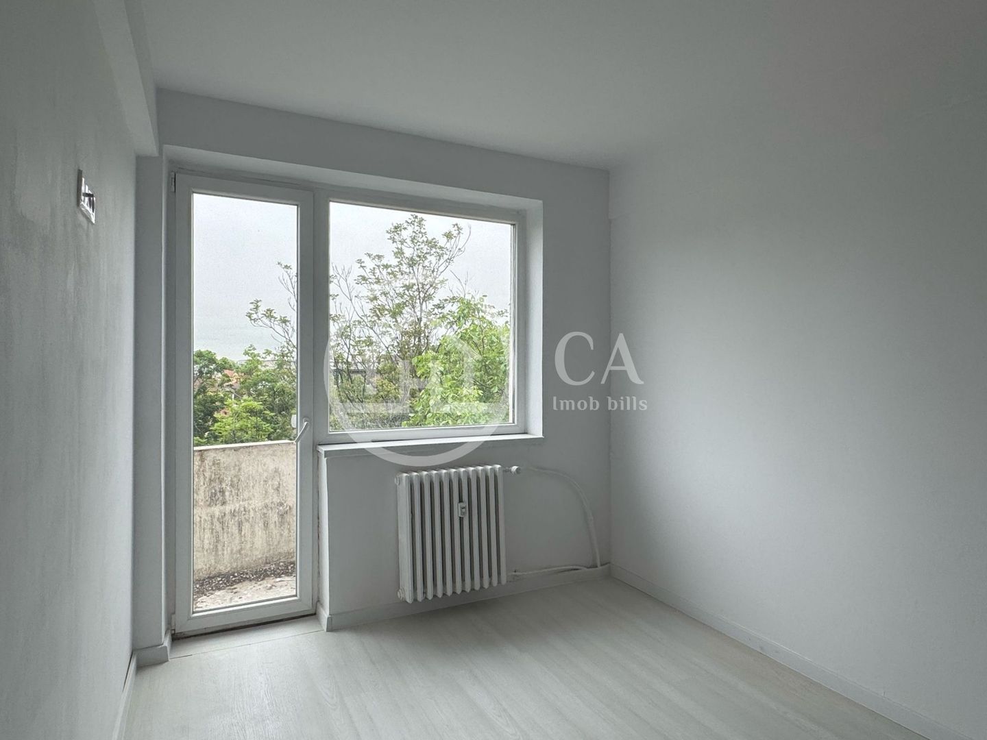 Apartament de vânzare cu 3 camere, Ultracentral Oradea - Poză 2