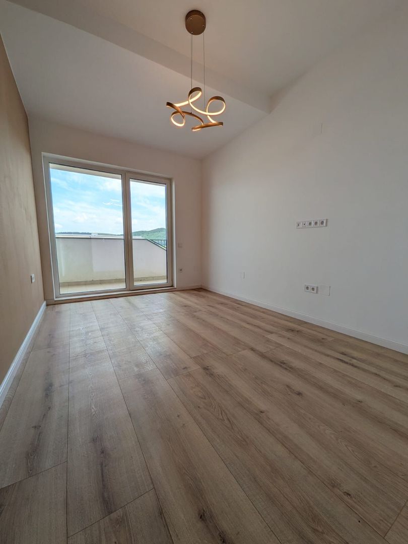 Apartament cu 3 camere, zona Eroilor, Floresti - Poză 9