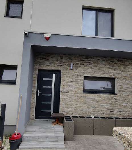 DUPLEX MOSNITA NOUA  98 MP UTILI CU 375 MP TEREN - Poză 28