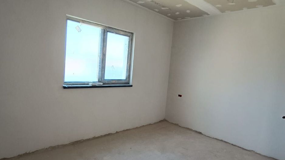 Case pe parter Tunari, zona linistita, curte MARE 350m - Poză 10