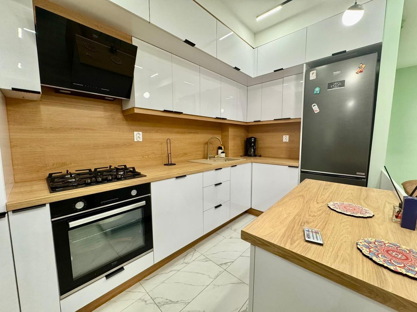 COSMOPOLIS - Apartament cu 3 camere si gradina, mobilat si utilat. - Poză 6