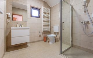 Pensiune Râșnov, 13 camere plus locuință proprietar, zonă Cetate - Poză 41