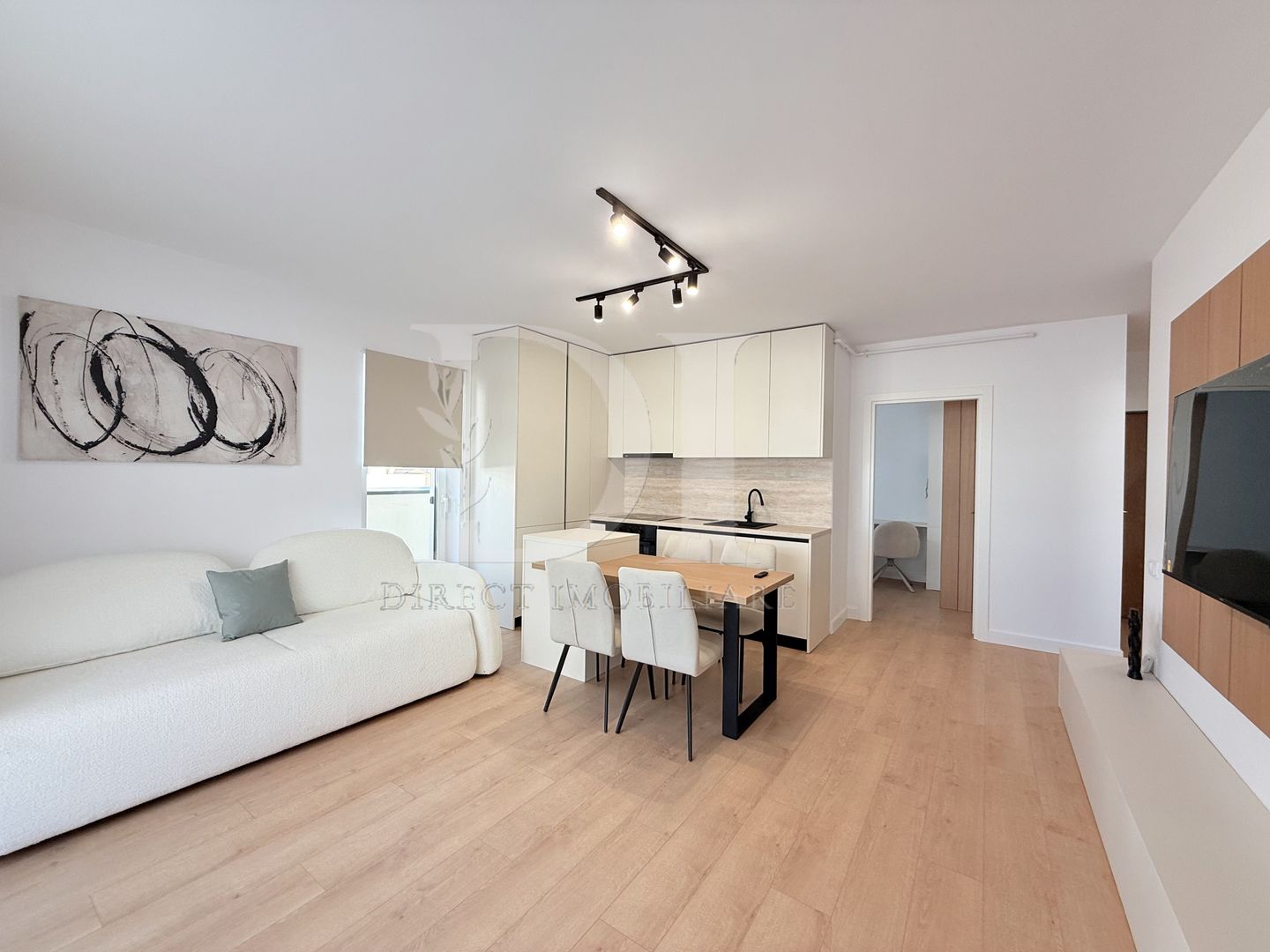 Apartament 3 camere / etaj intermediar / Zona Eroilor - Poză 1