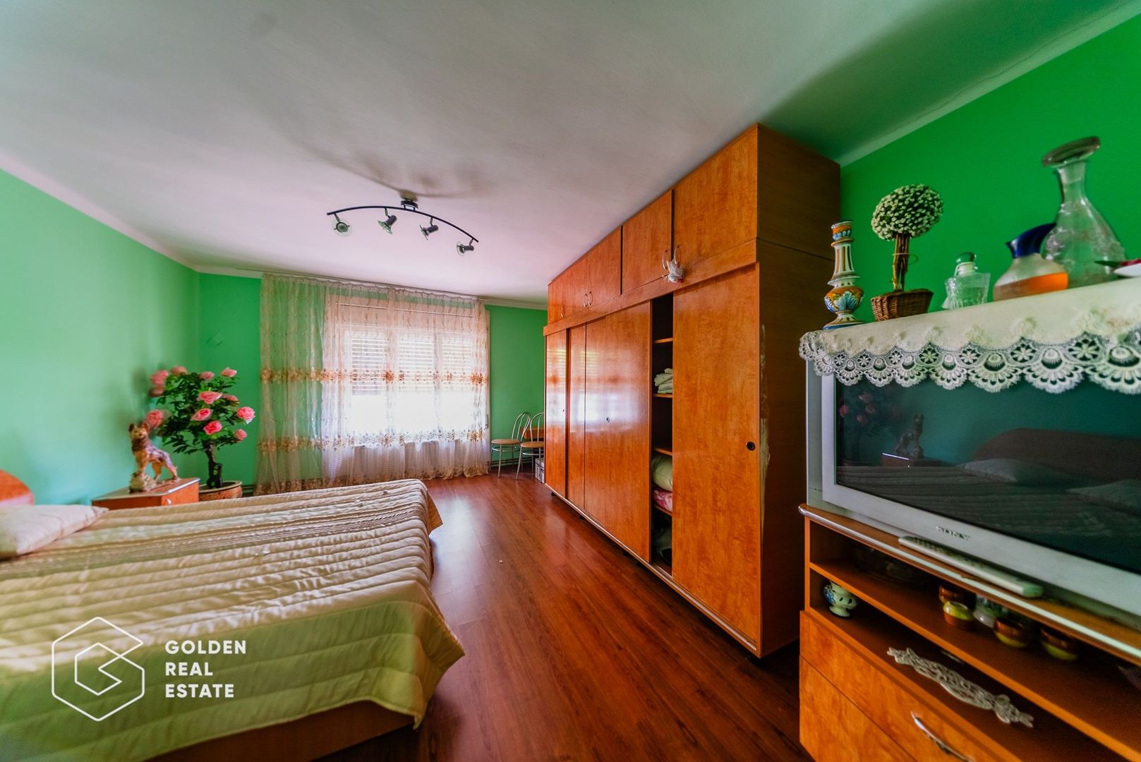 Casa situata in comuna Seitin, la cheie - Poză 8