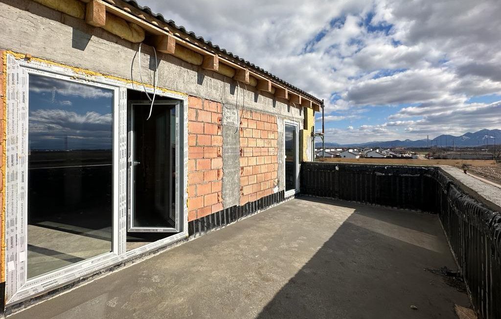 Apartament cu 3 camere cu terasa de 20 mp zona Sanpetru - Poză 5