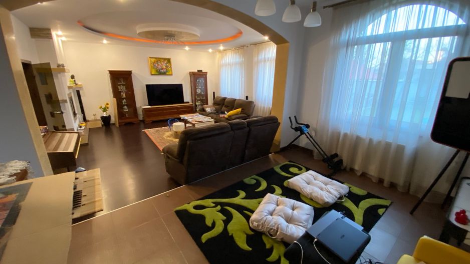 Duplex spațios cu garaj - Poză 1