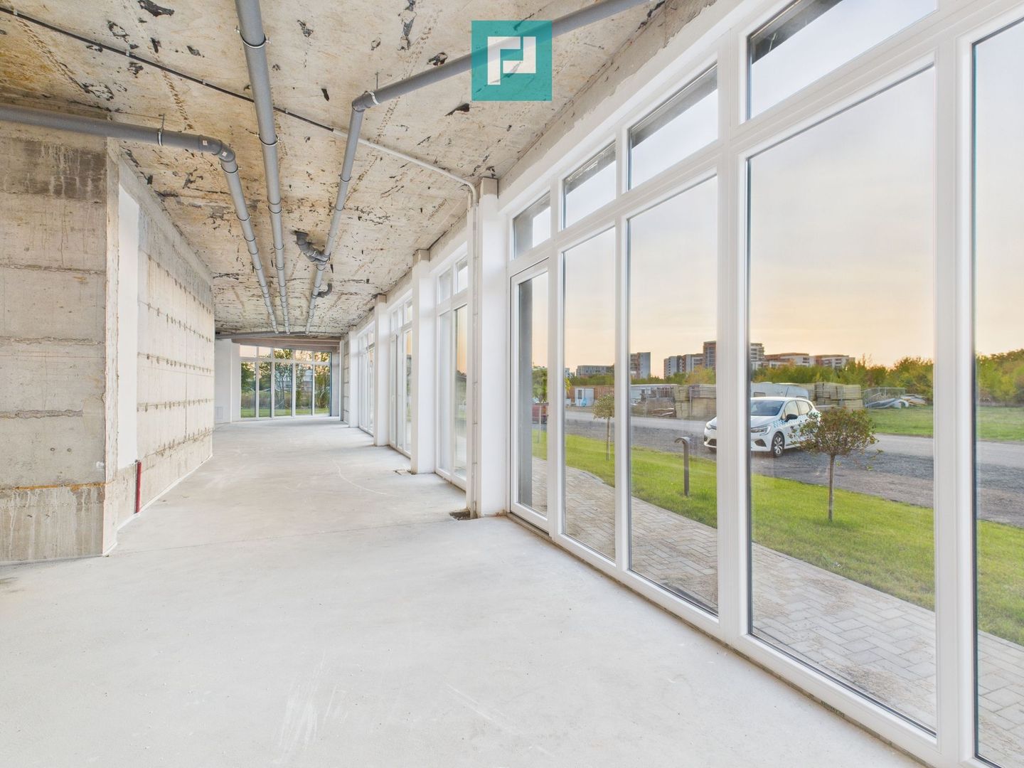 Spațiu comercial 208 mp + 5 parcări, Zona Aradului - Poză 3