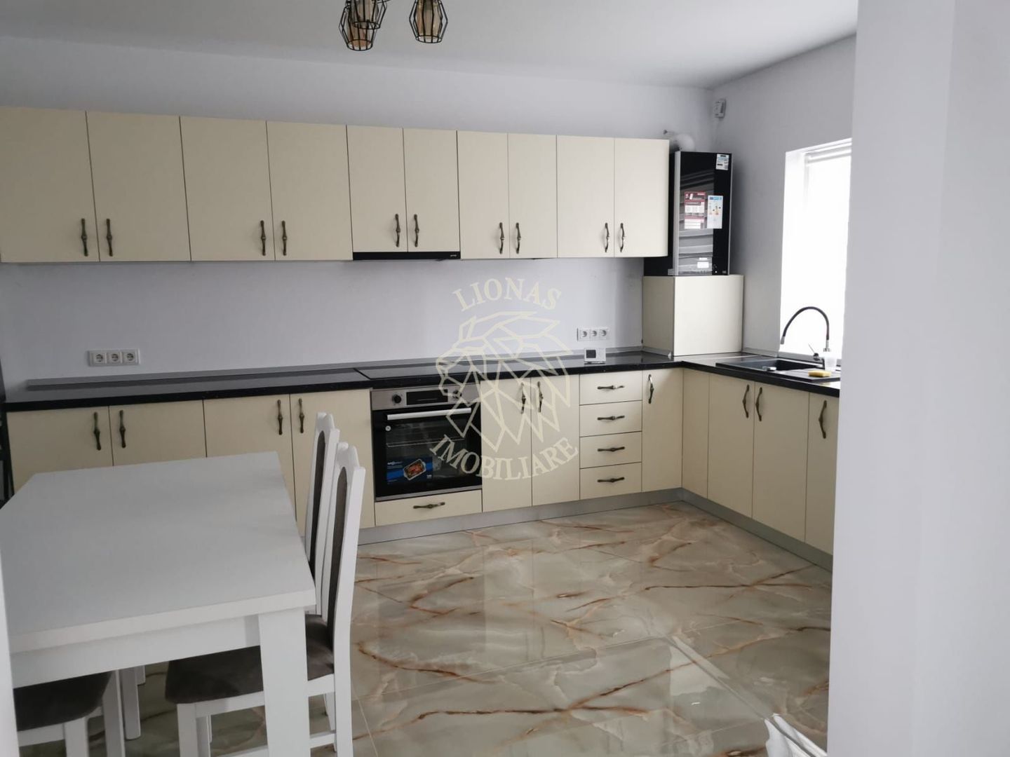 Casa de inchiriat 4 camere 180 mp-curte-Zona Hotel Diana - Poză 3