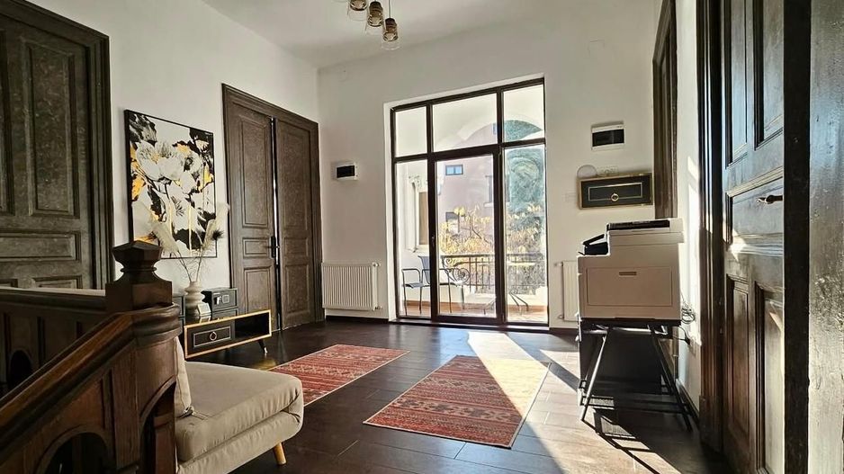 Refined Elegance Meets Urban Functionality in the Heart of Bucharest - Poză 1