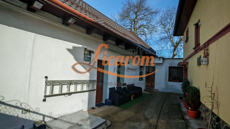 Corp de casa 4 camere zona Nicopole,curte comuna cu 1 familie. - Poză 1