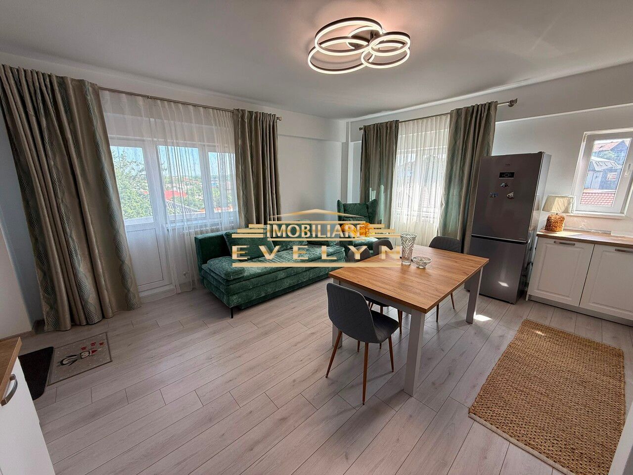Apartament 3 camere de vânzare – Zona Pod de Piatra (Magazin Piticot) - Poză 2