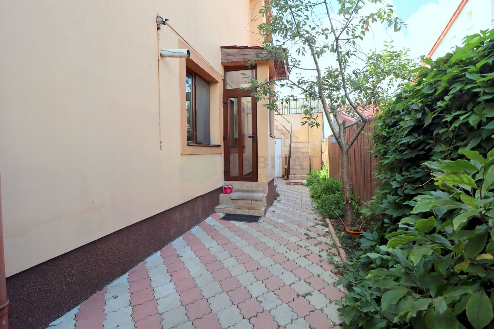 Vilă Individuală cu o curte generoasa zona Aparatorii Patriei - Poză 35