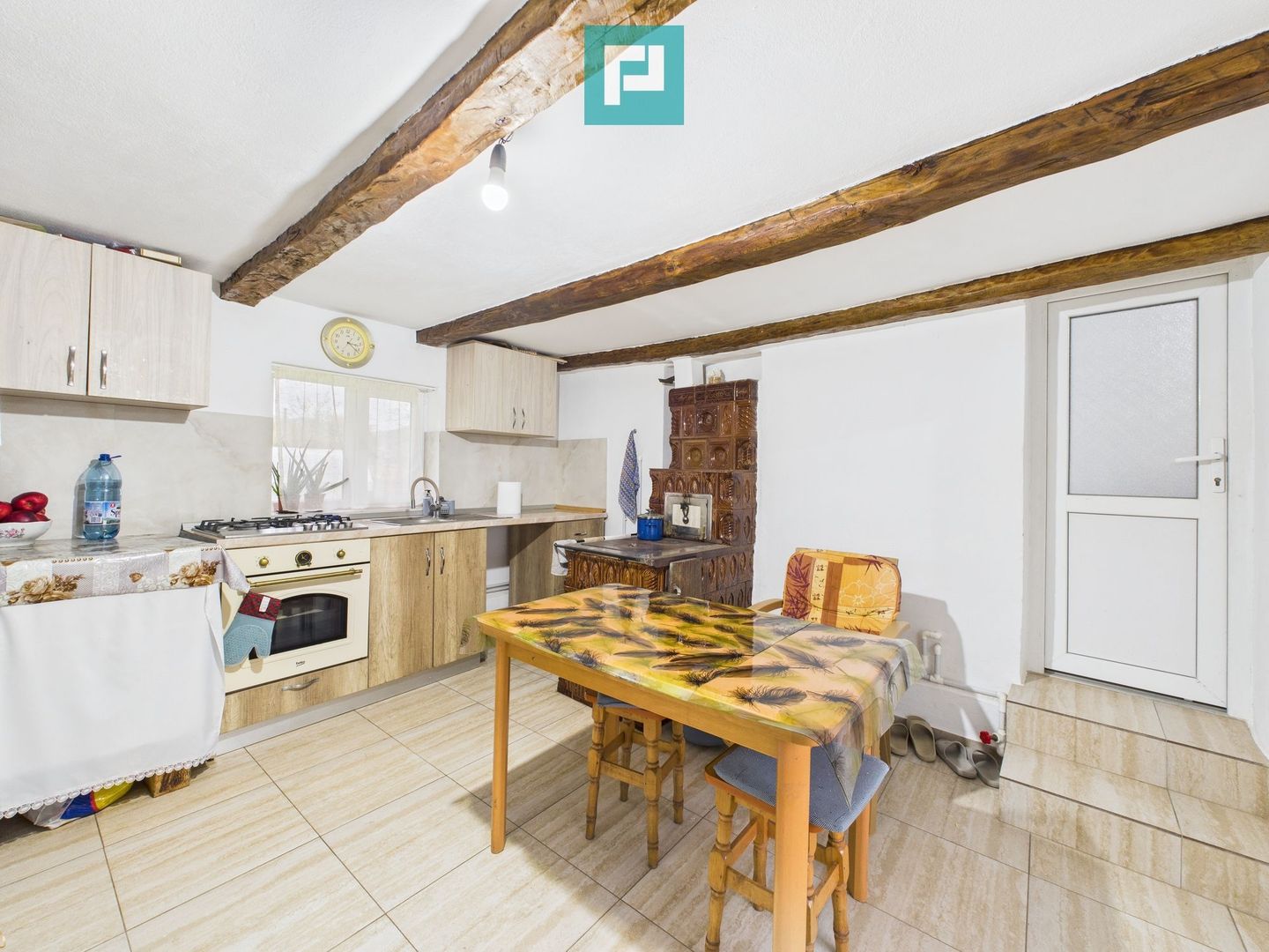 Casă renovată în localitatea Lazuri, Arad - Poză 11