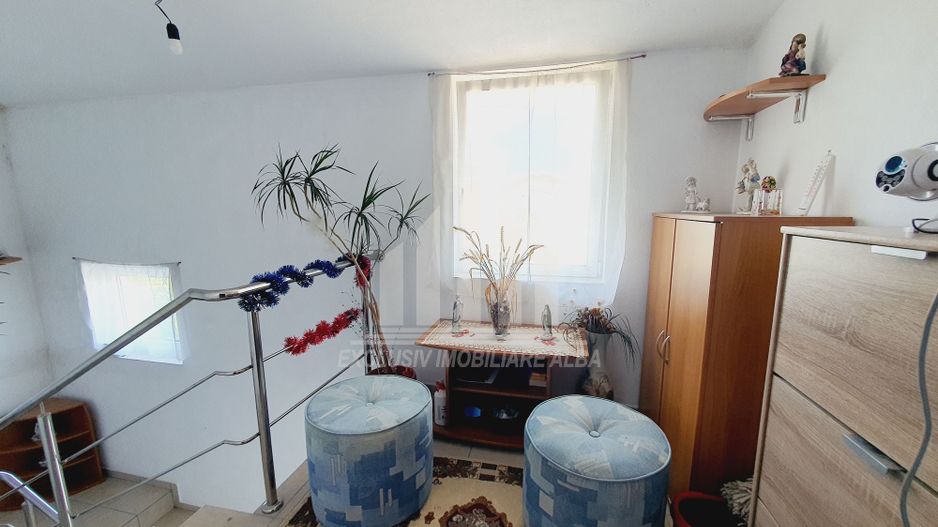 Apartament 3 camere in Cetate cu loc de parcare, curte si boxa - Poză 9