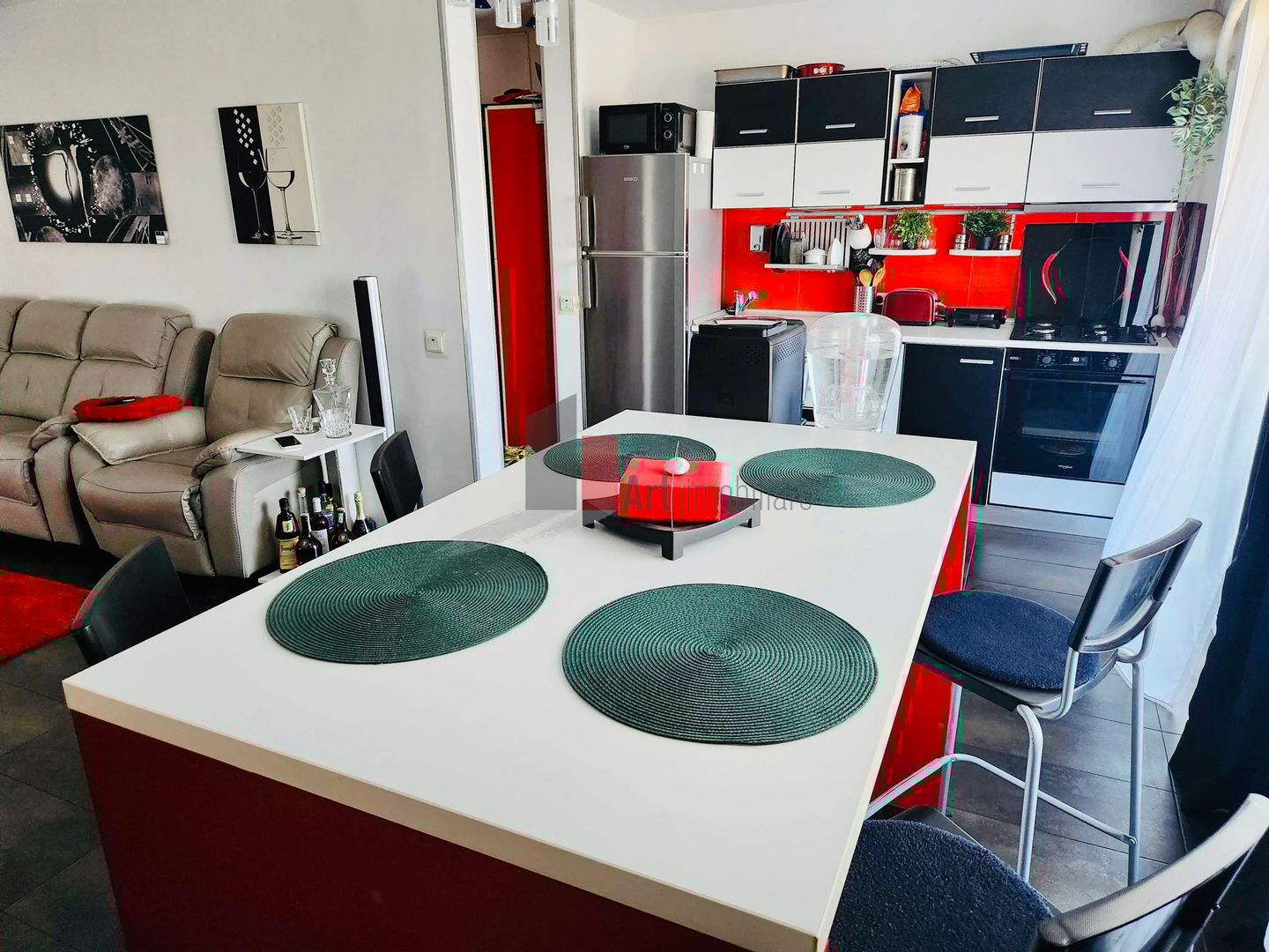 Apartament 2 camere Prel. Ghencea/Valea Oltului cu centrala proprie si garaj - Poză 3